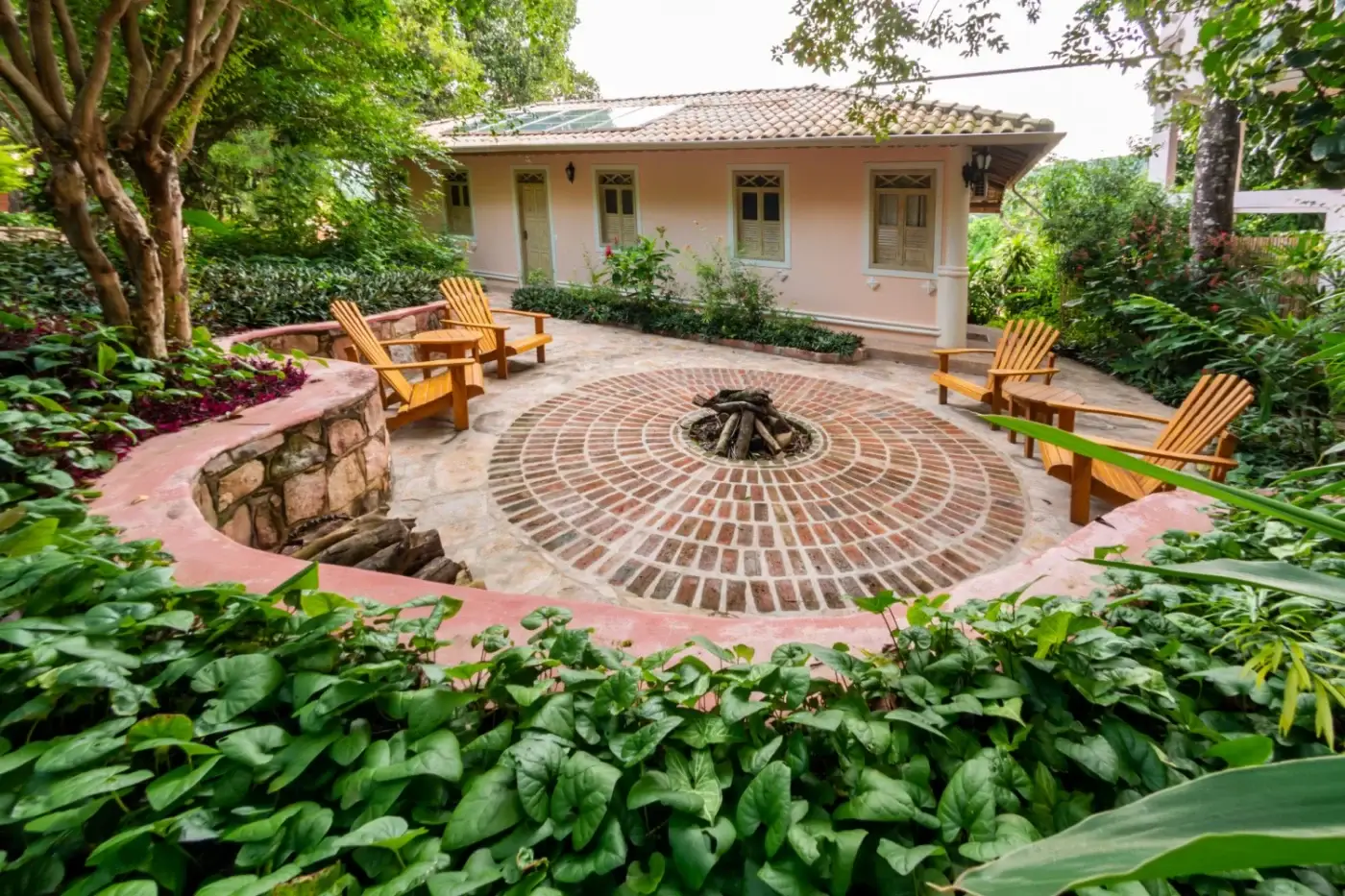 Rest and firepit area in the gardens at Pousada Vila Serrano